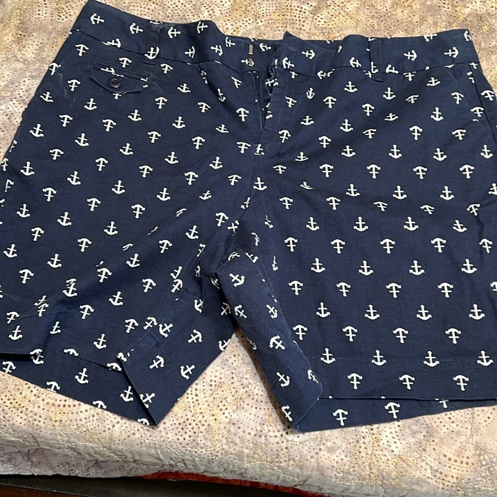 Size 12 base studio shorts